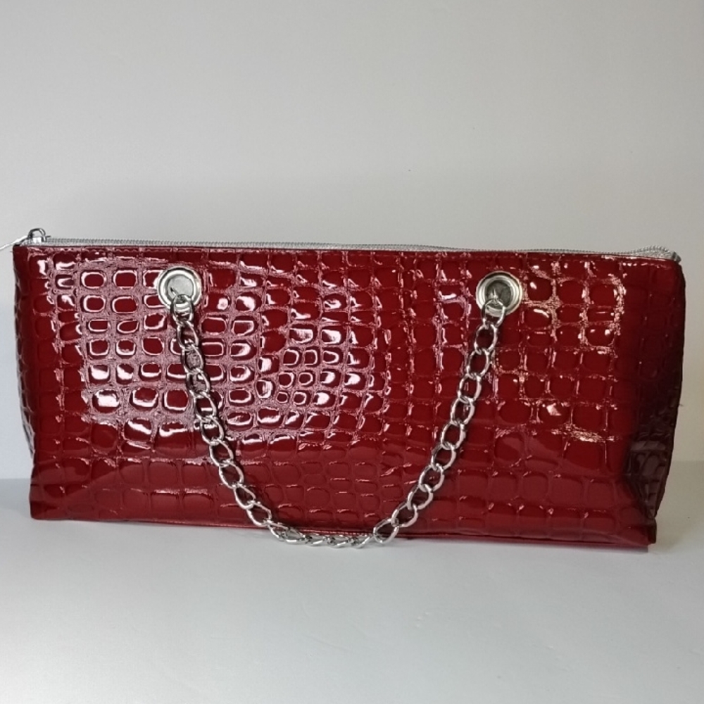 Elegant Red Crocodile-Embossed Clutch with Chain